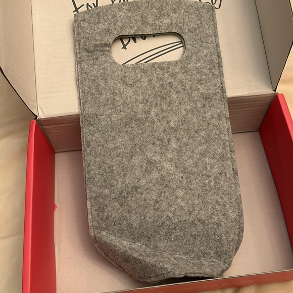 🔥Brand New “All you need is Love and some champagne” felt bag A - Picture 3 of 3